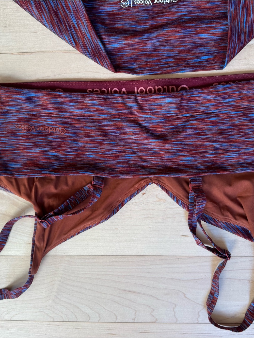 Outdoor Voices Women’s Leggings and matching Bra in Rust and Blue Multi